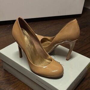 Jessica Simpson Women's Nude Patent Heels